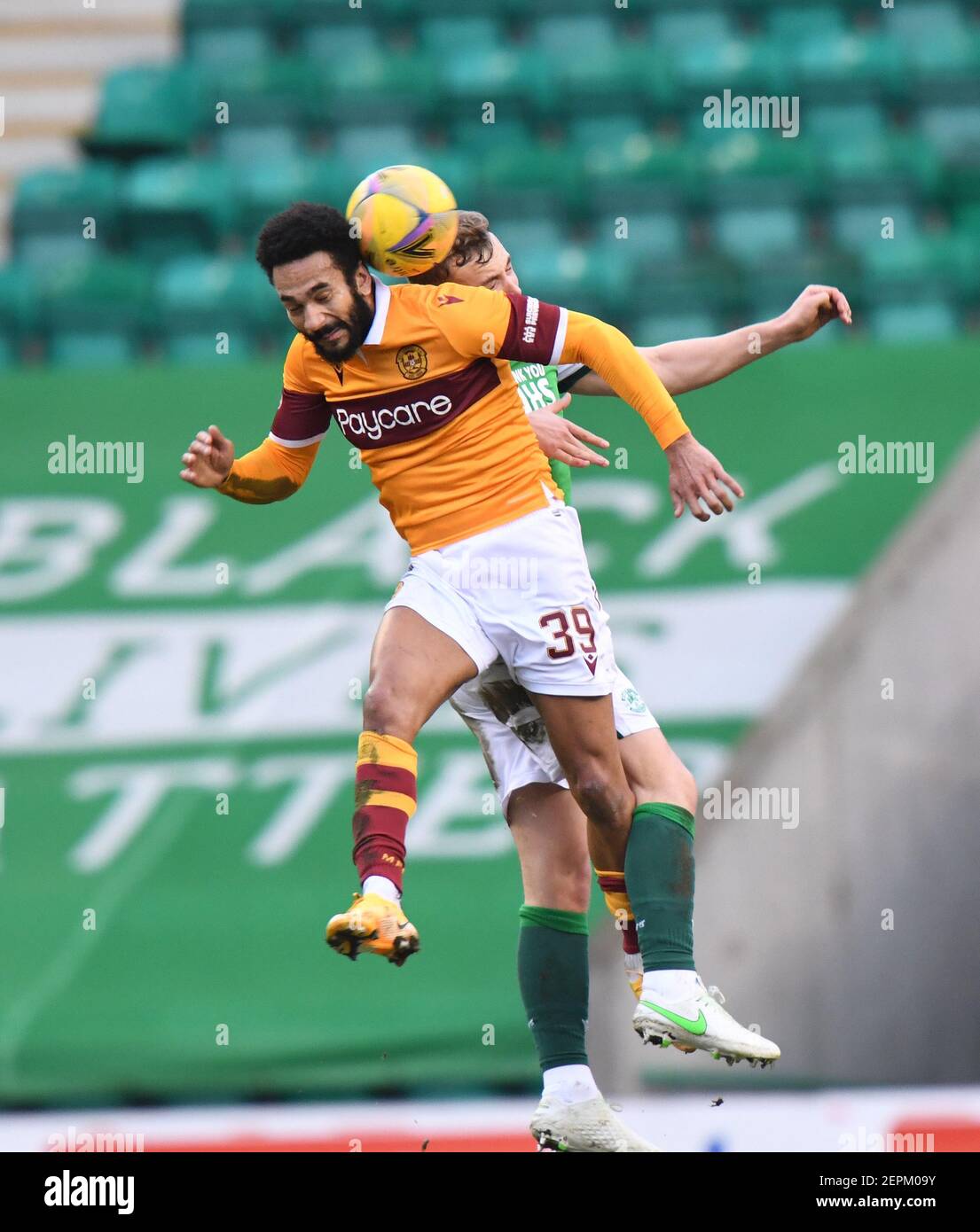 Easter Road Stadium.Édimbourg. Scotland.UK, 27 février 21. Match écossais de Premiership. Hibernian vs Motherwell Hibs vs Motherwell Jordan Roberts Motherwell fc crédit: eric mccowat/Alay Live News Banque D'Images