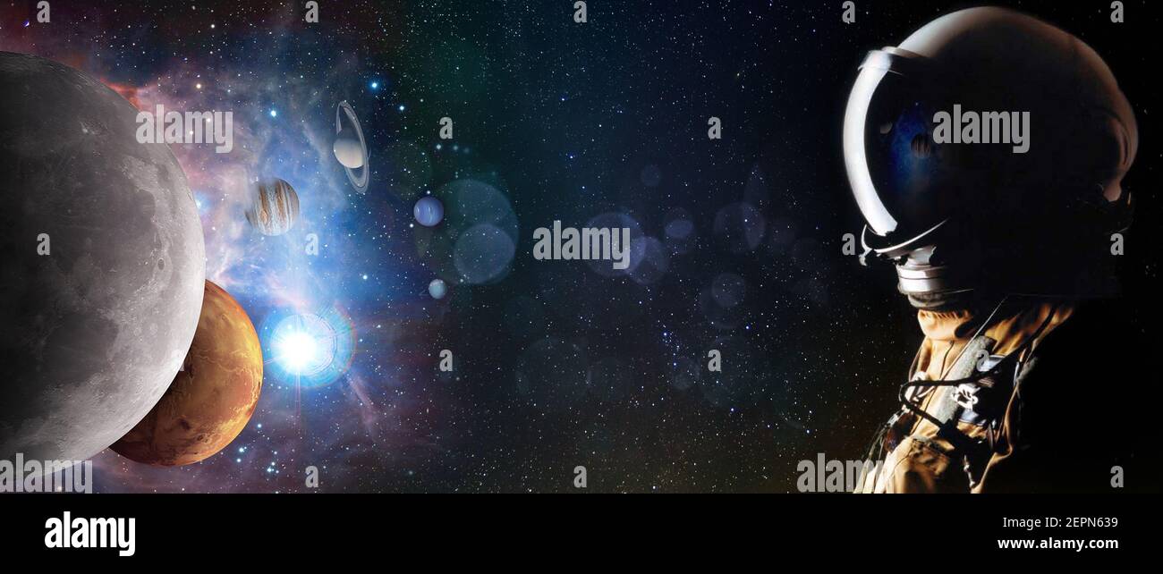 Concept d'un astronaute regardant dans les étoiles et les planètes du système solaire. Collage d'exploration spatiale SCI-fi, éléments de cette image fournis par la NASA Banque D'Images