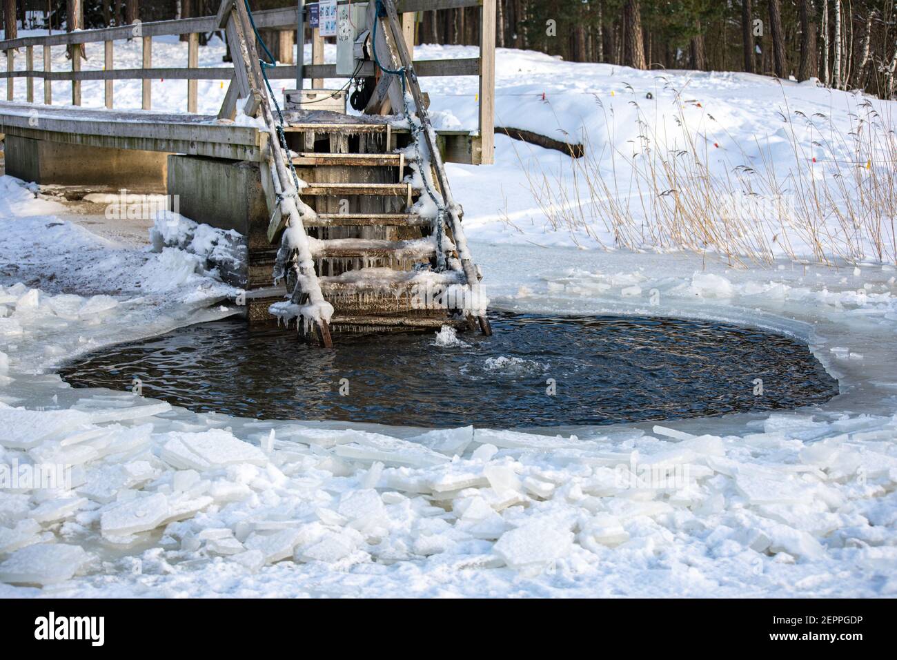 Avantito ou trou de baignade pour la baignade en hiver à Munkkiniemenranta dans le quartier de Munkkiniemi à Helsinki, en Finlande Banque D'Images
