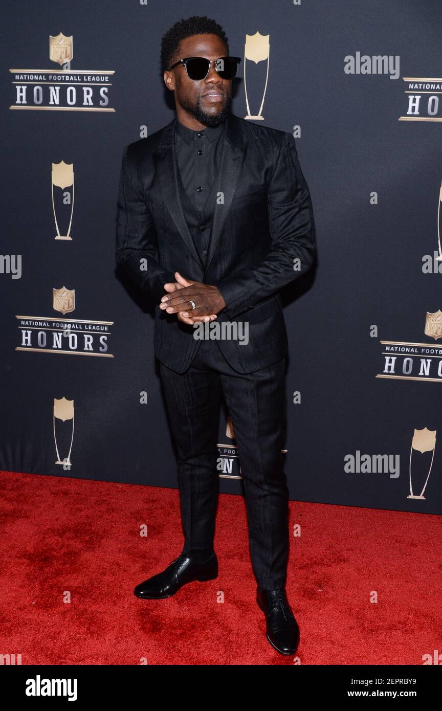 Kevin Hart marche sur le tapis rouge la NFL Honors a eu lieu au Cyrus