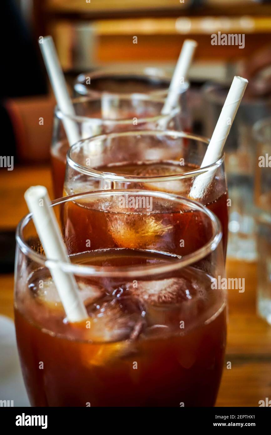 verre de thé glacé spécial sur une table en bois Banque D'Images