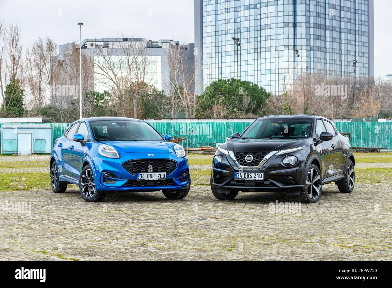 Ford Puma et Nissan Juke sont des vus multisegments subcompacts Photo Stock  - Alamy
