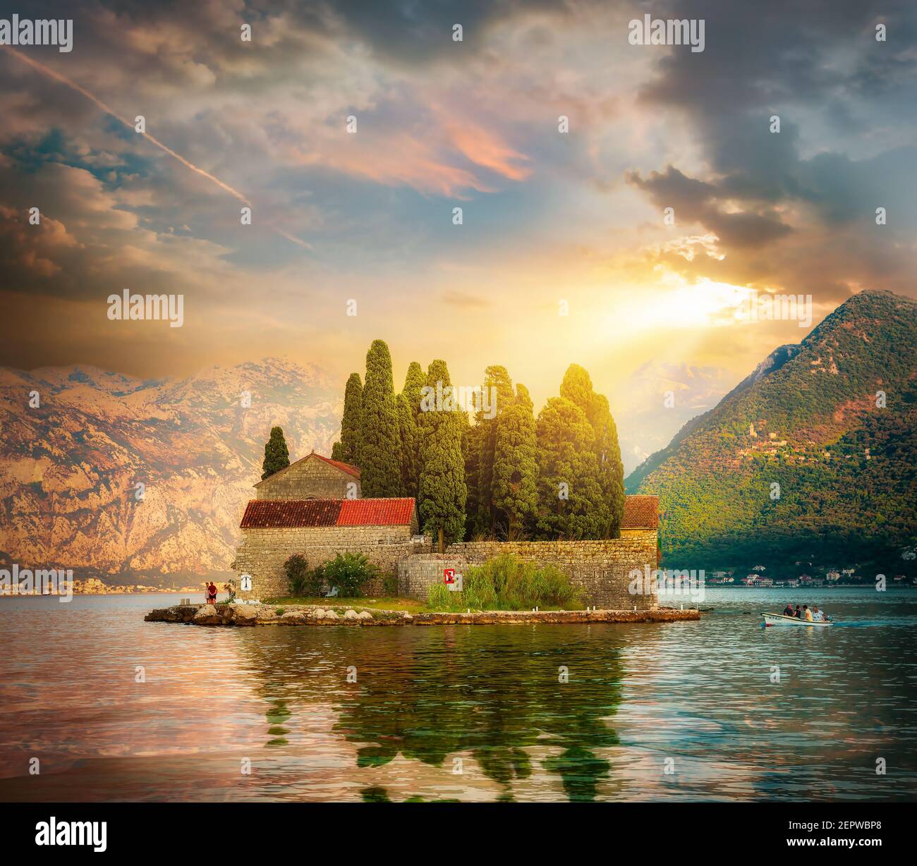 Beau paysage méditerranéen. Saint George Island près de ville Perast, baie de Kotor, Monténégro Banque D'Images