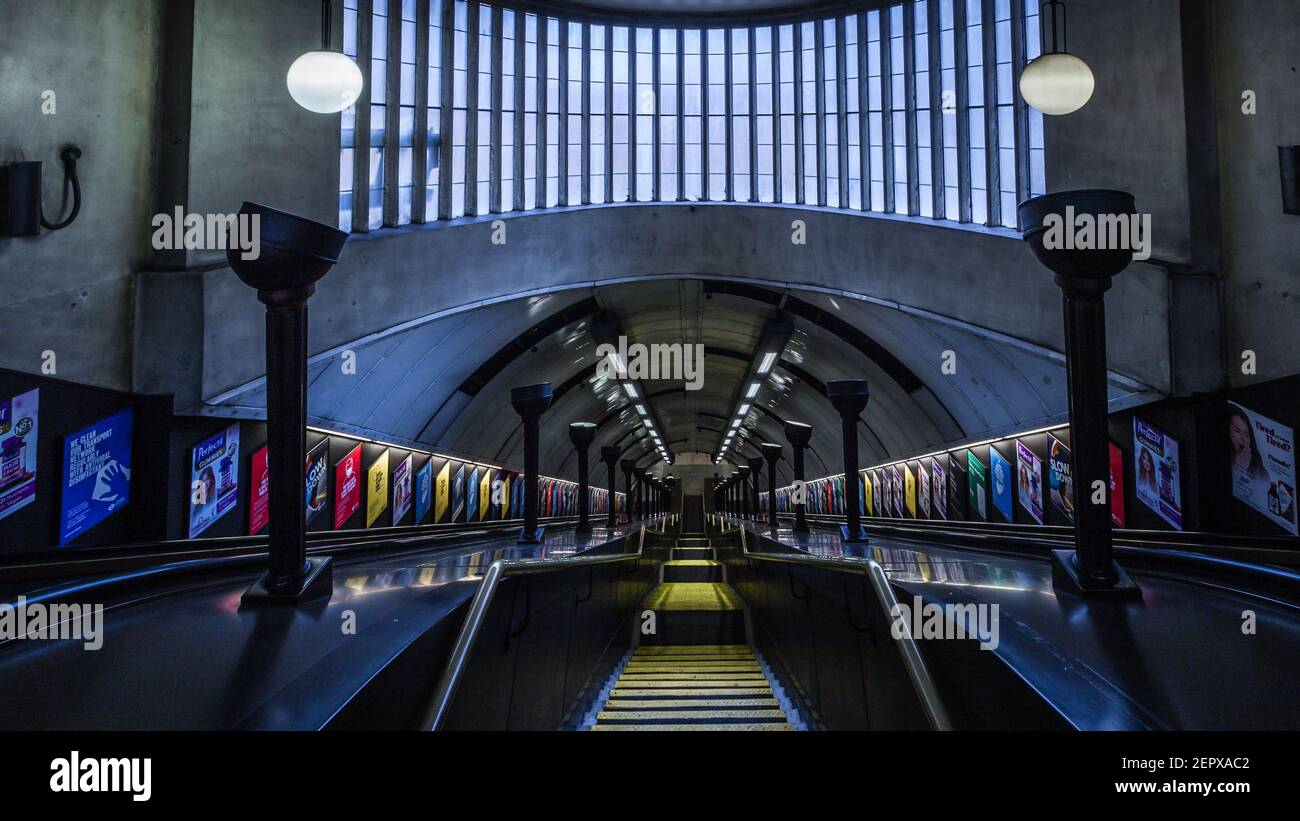 Abandon de la station de métro St. John's Wood à Londres pendant le confinement. Banque D'Images