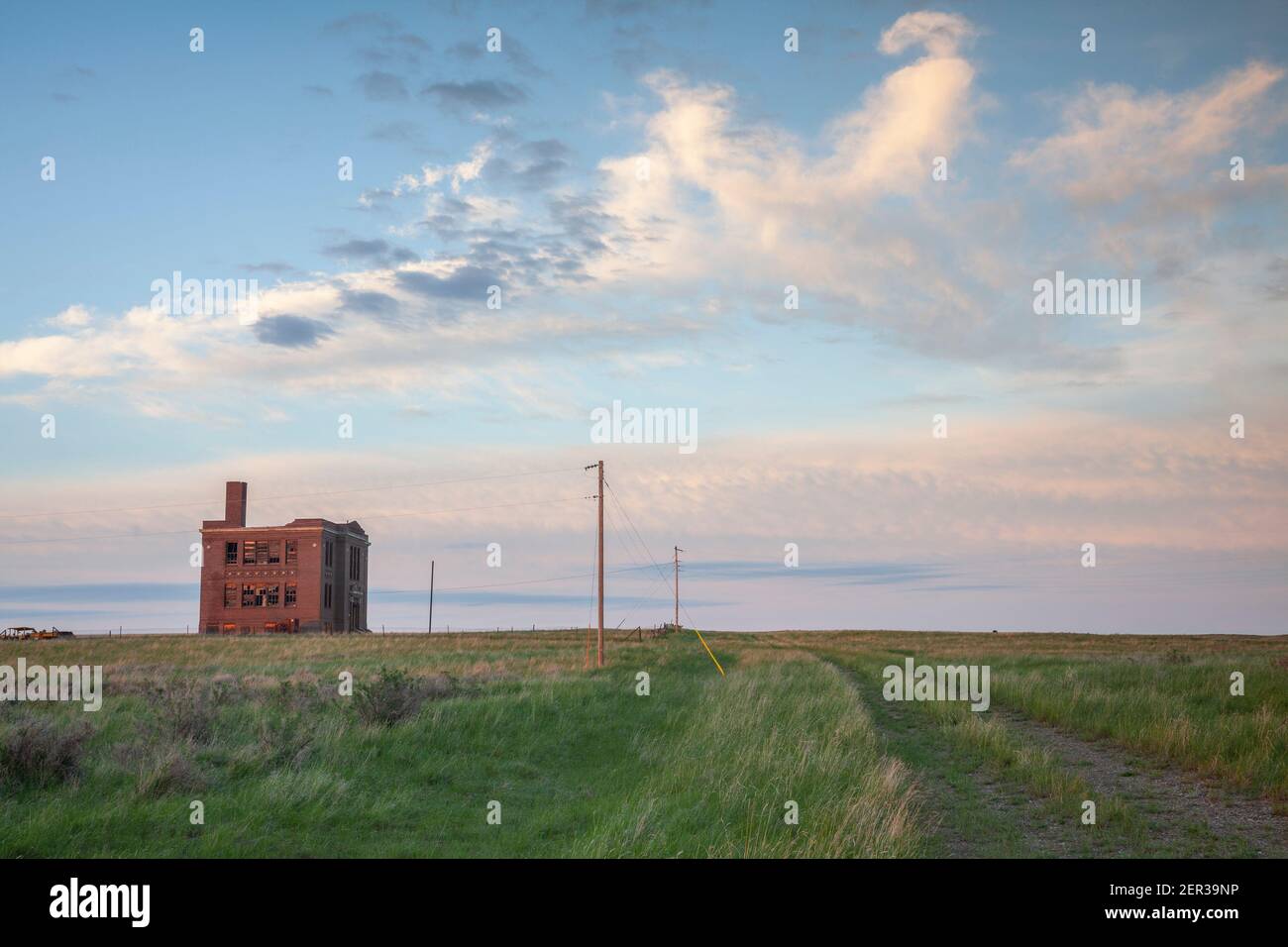Ancienne école de brique abandonnée à Vananda, dans le centre du Montana. Banque D'Images