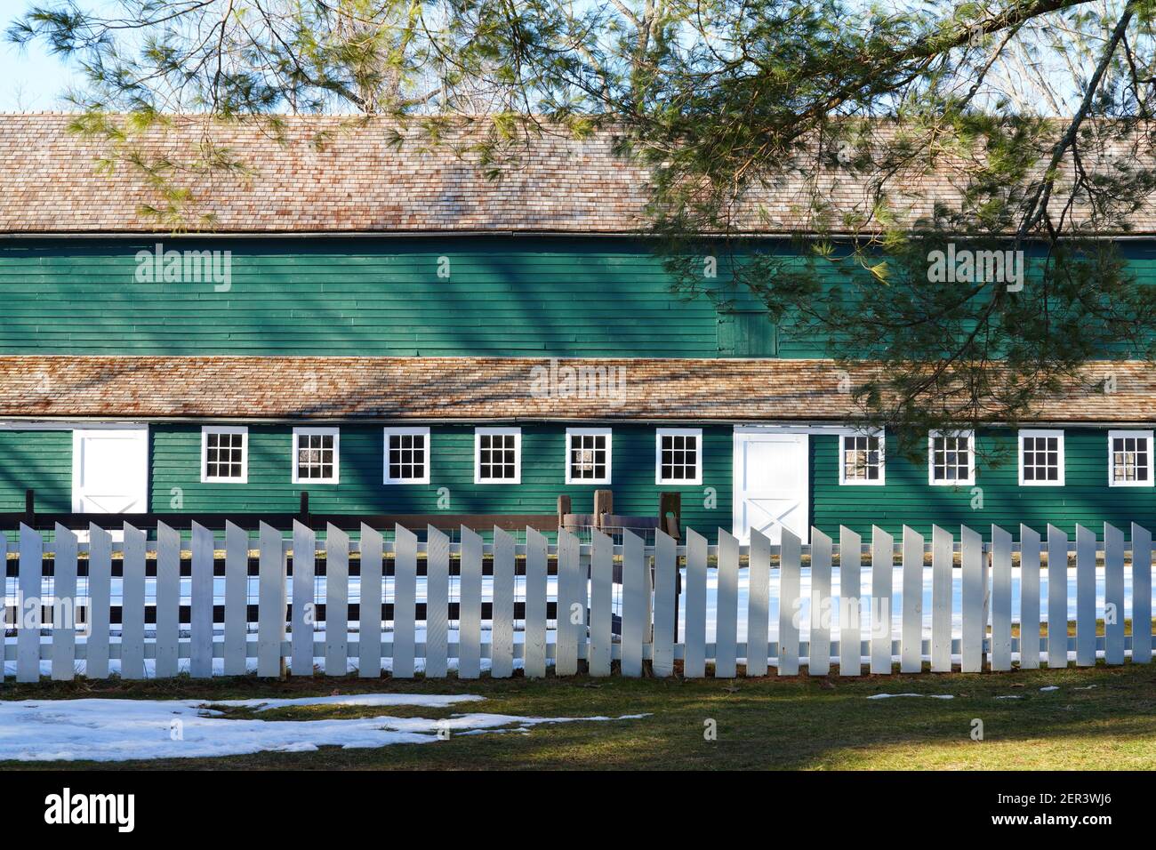 UPPER FREEHOLD, NJ -25 FEB 2021- vue d'hiver de la ville historique de Walnford, un village historique de moulin dans le parc de Crosshicks Creek, comté de Monmouth, New Jersey, Unit Banque D'Images