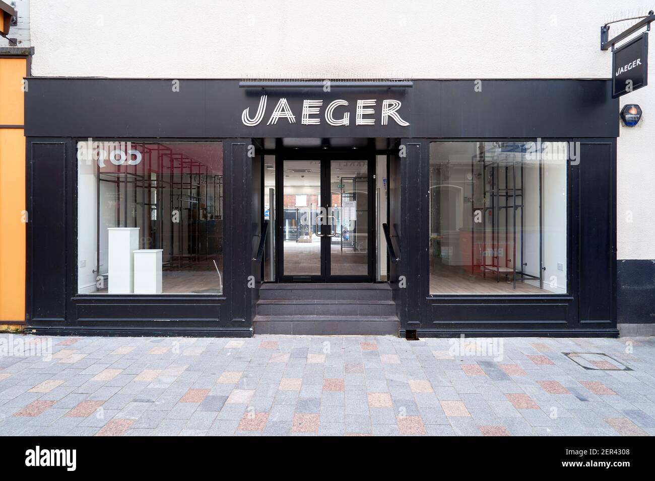 Le magasin de vêtements Jaeger vide est fermé pendant la pandémie du coronavirus Covid-19 Banque D'Images