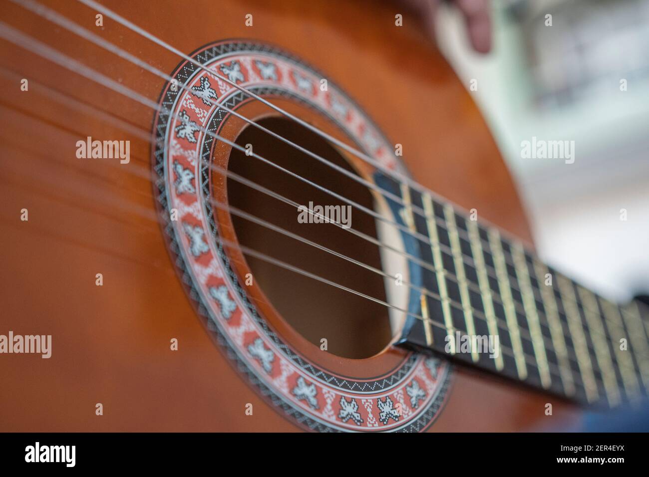 Détail d'un homme jouant de la guitare Banque D'Images