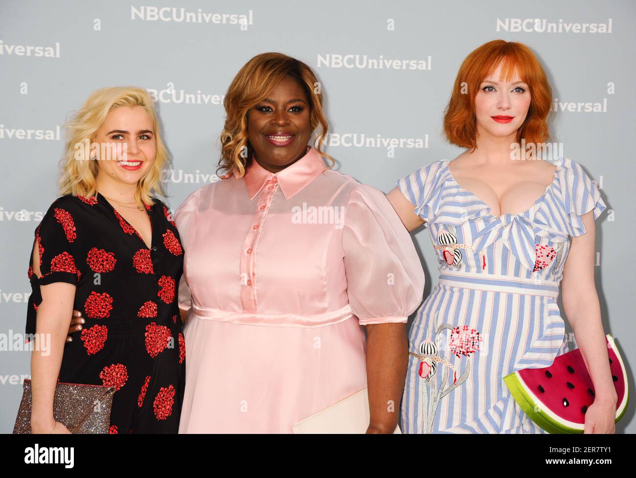 Mae Whitman, Retta, Christina Hendricks arrive à la NBC Universal UpFront 2018, qui s'est tenue au radio City Music Hall de New York, le lundi 14 mai 2018. (Photo d'Elise Leclerc/Sipa USA) Banque D'Images