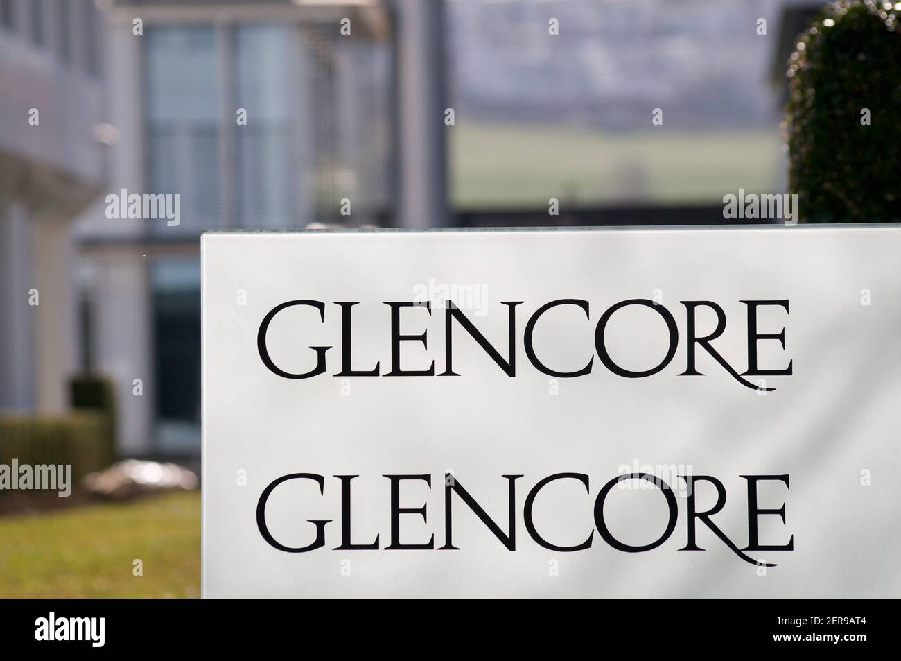 Zug, Suisse - 26 février 2021 : signe du siège de la société Glencore à Zug, Suisse. Glencore est l'une des plus grandes marchandises Banque D'Images