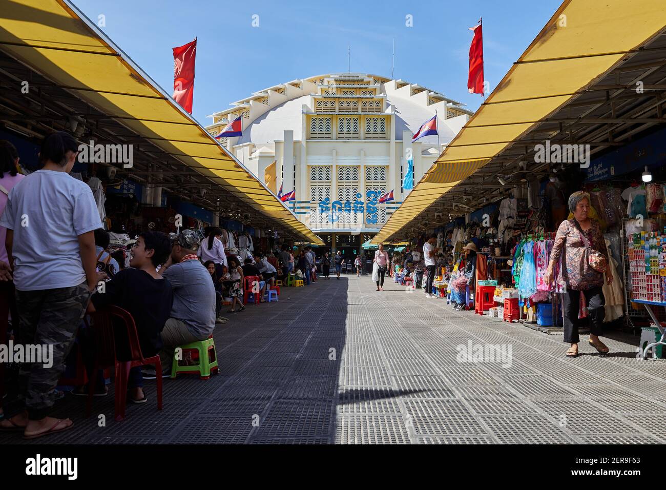 Bâtiment du marché central, Phnom Penh, Cambodge. La belle structure Art déco a été conçue par l'architecte français Jean Desbois et a ouvert ses portes en 1937. Banque D'Images