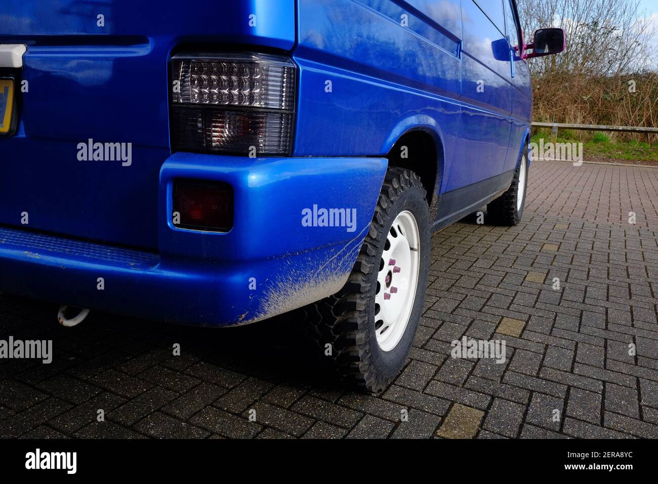 Février 2021 - Volkswagen VW T4 transporteur converti en a cabine de  camping avec pneus à grand marécage Photo Stock - Alamy