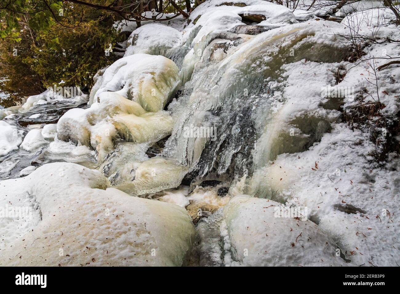 Muskoka Falls et zone de conservation Bracebrige Algonquin Highlands Bracebridge Ontario Le Canada en hiver Banque D'Images