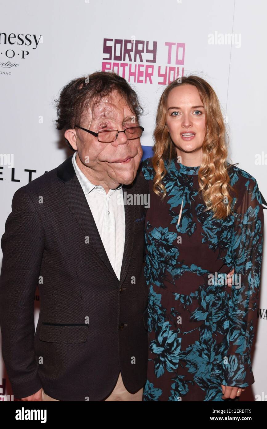 Adam Pearson Et Jess Weixler Assistent A La 10e Soiree D Ouverture Annuelle De Bamcinemafest Premiere De Desole De Vous Deranger Le Juin 18 Au Harvey Theatre A Brooklyn Etats Unis Photo De