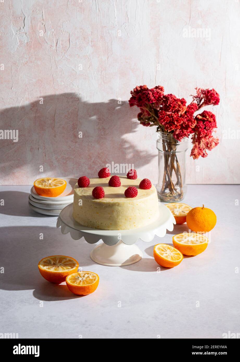 Gateau Aux Agrumes Avec Framboises Et Caille Aux Agrumes Photo Stock Alamy Gateau Aux Agrumes Avec Framboises Et Caille Aux Agrumes Photo Stock Alamy