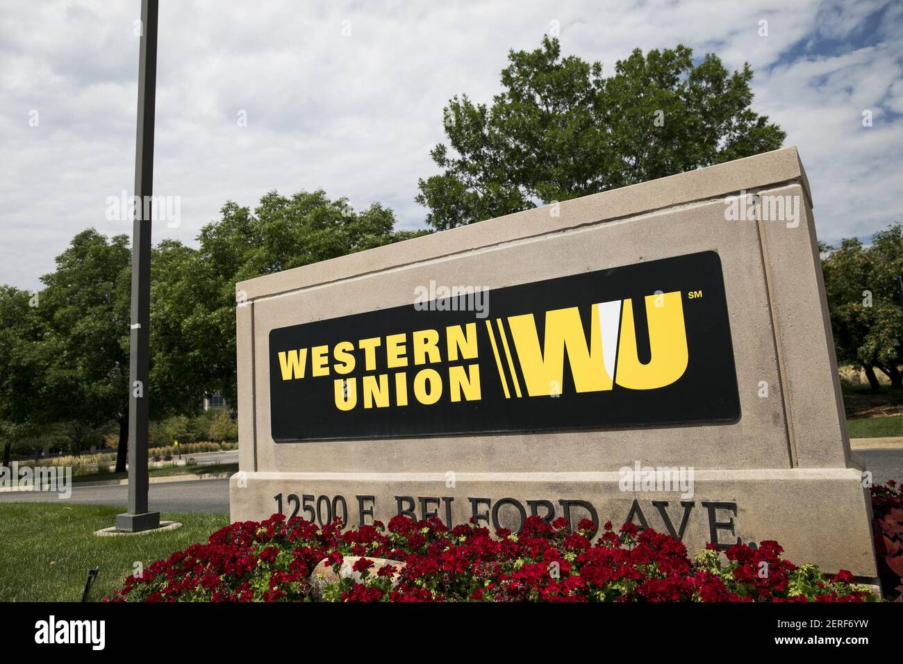 Un logo en dehors du siège social de Western Union Company à Englewood, Colorado, le 22 juillet 2018. (Photo par Kristoffer Tripplaar/Sipa USA) Banque D'Images
