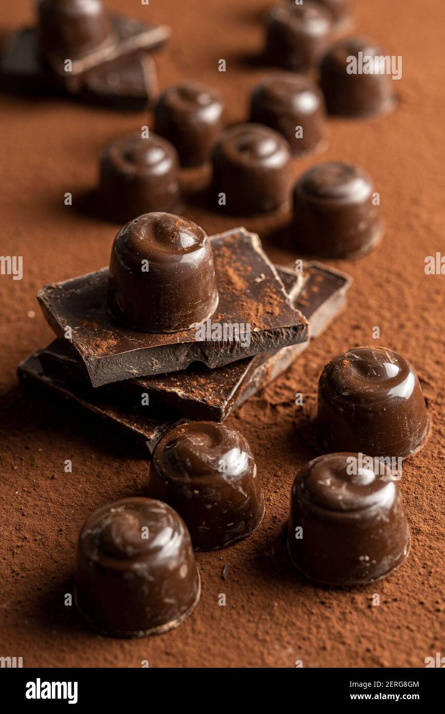 Bonbons au chocolat en poudre de cacao Banque D'Images