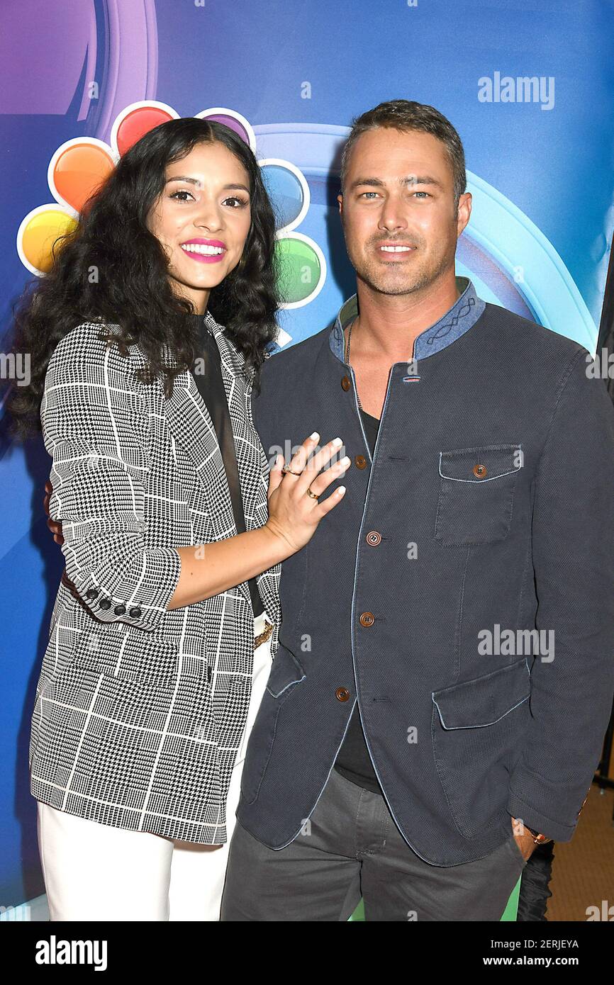 Miranda Rae Mayo Et Taylor Kinney Miranda Rae Mayo et Taylor Kinney de « Chicago Fire » assistent au NBC New  York Fall Junket le 6 septembre 2018 à l'hôtel four Seasons de New York,  New York, États-Unis.