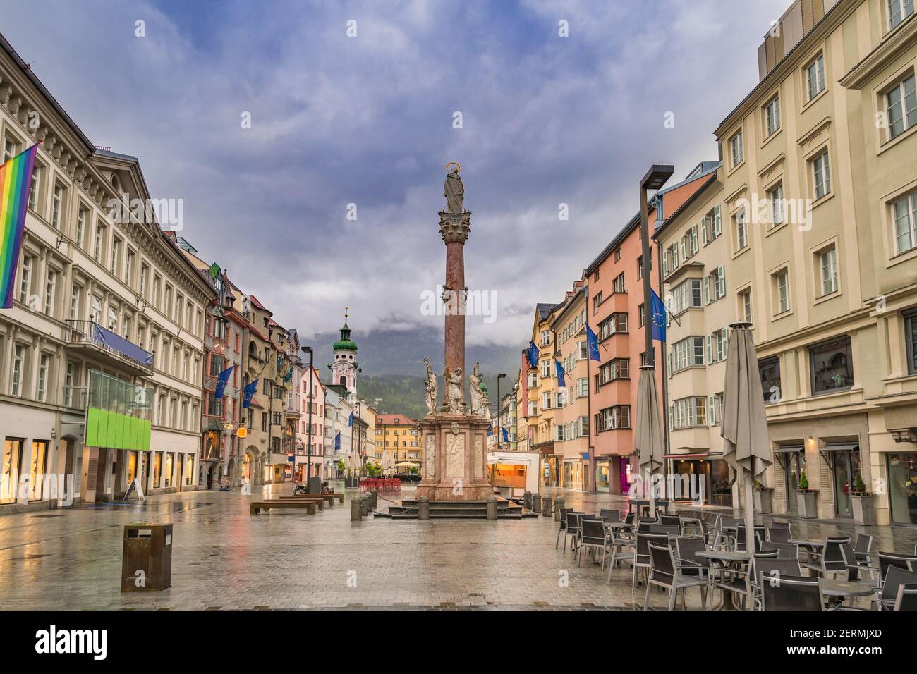 Innsbruck Autriche, vue sur la ville à la place de la colonne St Anne et la rue Maria Theresien Banque D'Images