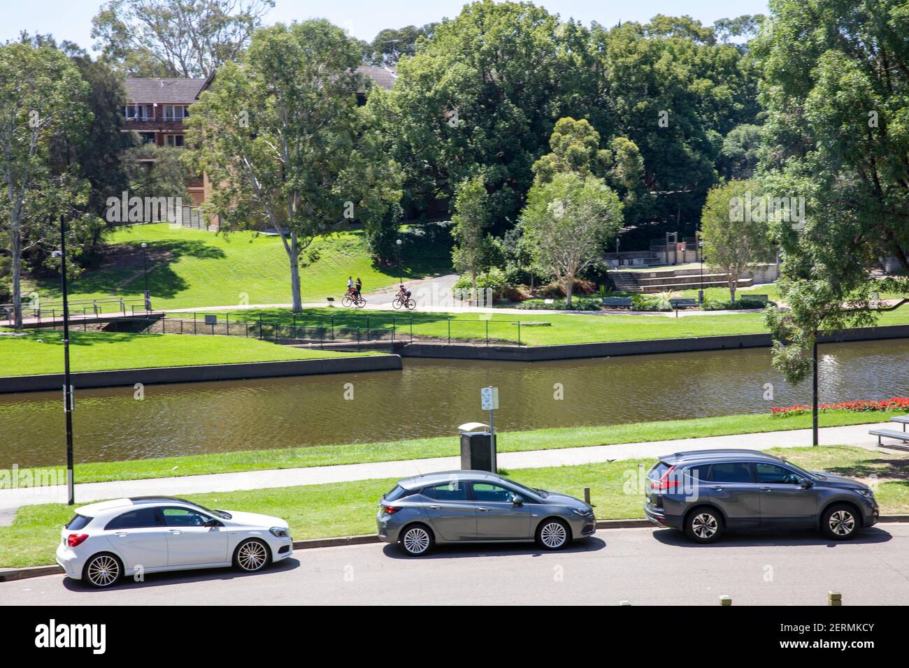 Rivière Parramatta dans le centre-ville de parramatta avec la rivière de l'estran et Espace vert ouvert, Sydney occidentale, Nouvelle-Galles du Sud, Australie Banque D'Images