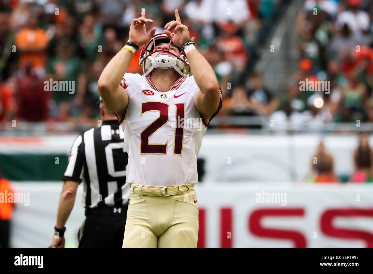 06 octobre 2018: Florida State Seminoles Punter Logan Tyler (21) pendant le match de football universitaire entre les Florida State Seminoles et les Miami Hurricanes au Hard Rock Stadium à Miami Gardens, Floride. Les Hurricanes ont gagné 28-27. Mario Houben/(photo de Mario Houben/CSM/Sipa USA) Banque D'Images