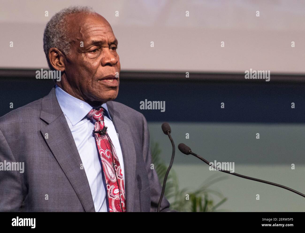 Acteur/humanitaire Danny Glover parle au North Hall Takeover 50 ans après : une conférence Black Vision of change au Pavillon Corwin, Université de Californie à Santa Barbara, CA, le 13 octobre 2018. En 1968, des étudiants noirs de l’UCSB ont pris le contrôle de North Hall pour attirer l’attention du chancelier. (Photo de Rod Rolle/Sipa USA) Banque D'Images