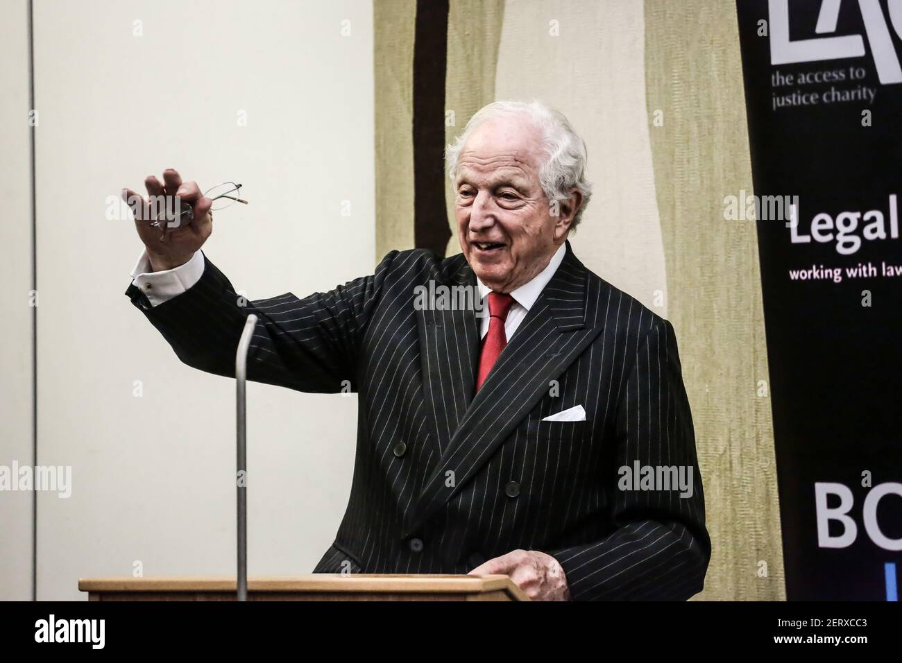 Lord Woolf prenant la parole à la réception pour la publication du rapport de la Commission basse, la lutte contre le déficit de conseil, à la Maison Portcullis Banque D'Images