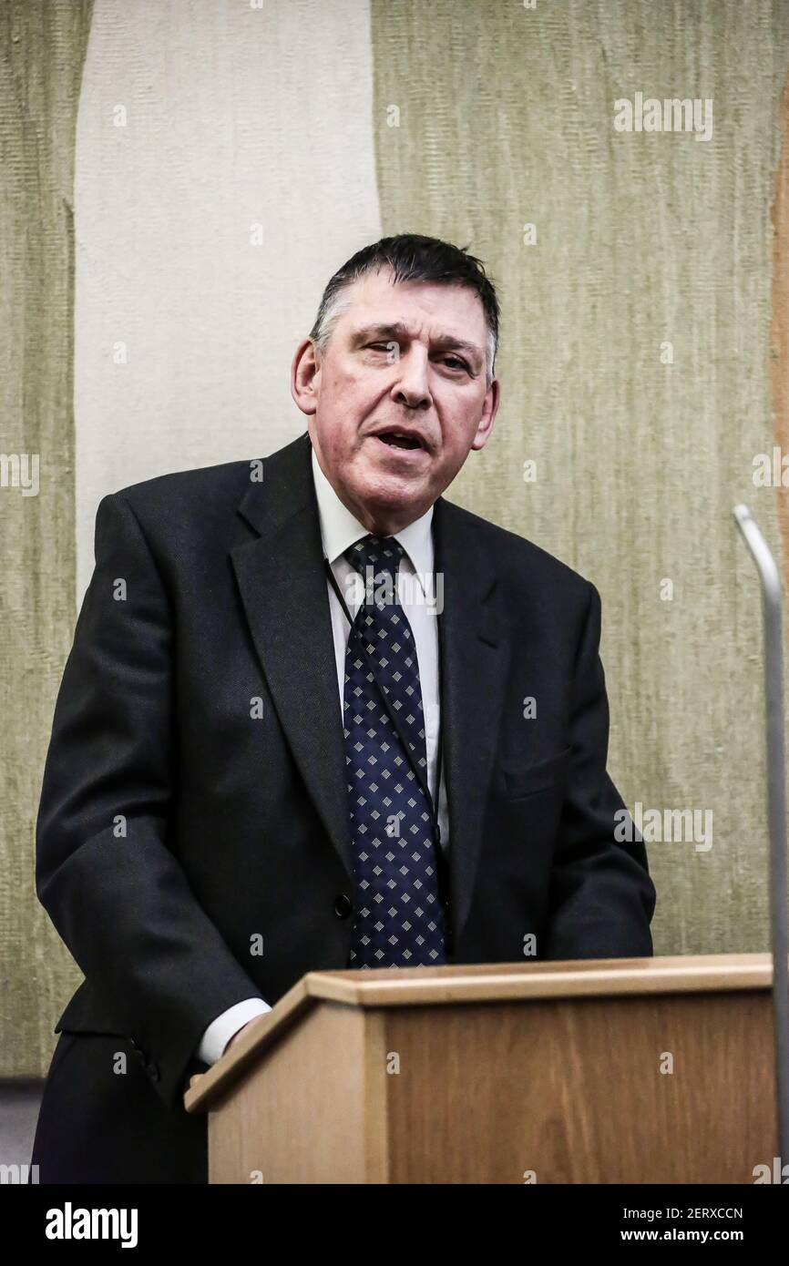 Lord Colin Low s'exprimant à la réception pour la publication du rapport de la Commission basse, la lutte contre le déficit de conseils, à la Maison Portcullis Banque D'Images