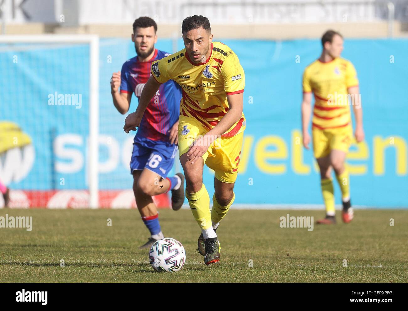 Firo: 28.02.2021 Fuvuball: Soccer: 3e saison Bundesliga 2020/21 KFC Uerdingen Krefeld - MSV Duisburg Aziz Bouhaddouz, action individuelle, MSV | usage dans le monde entier Banque D'Images