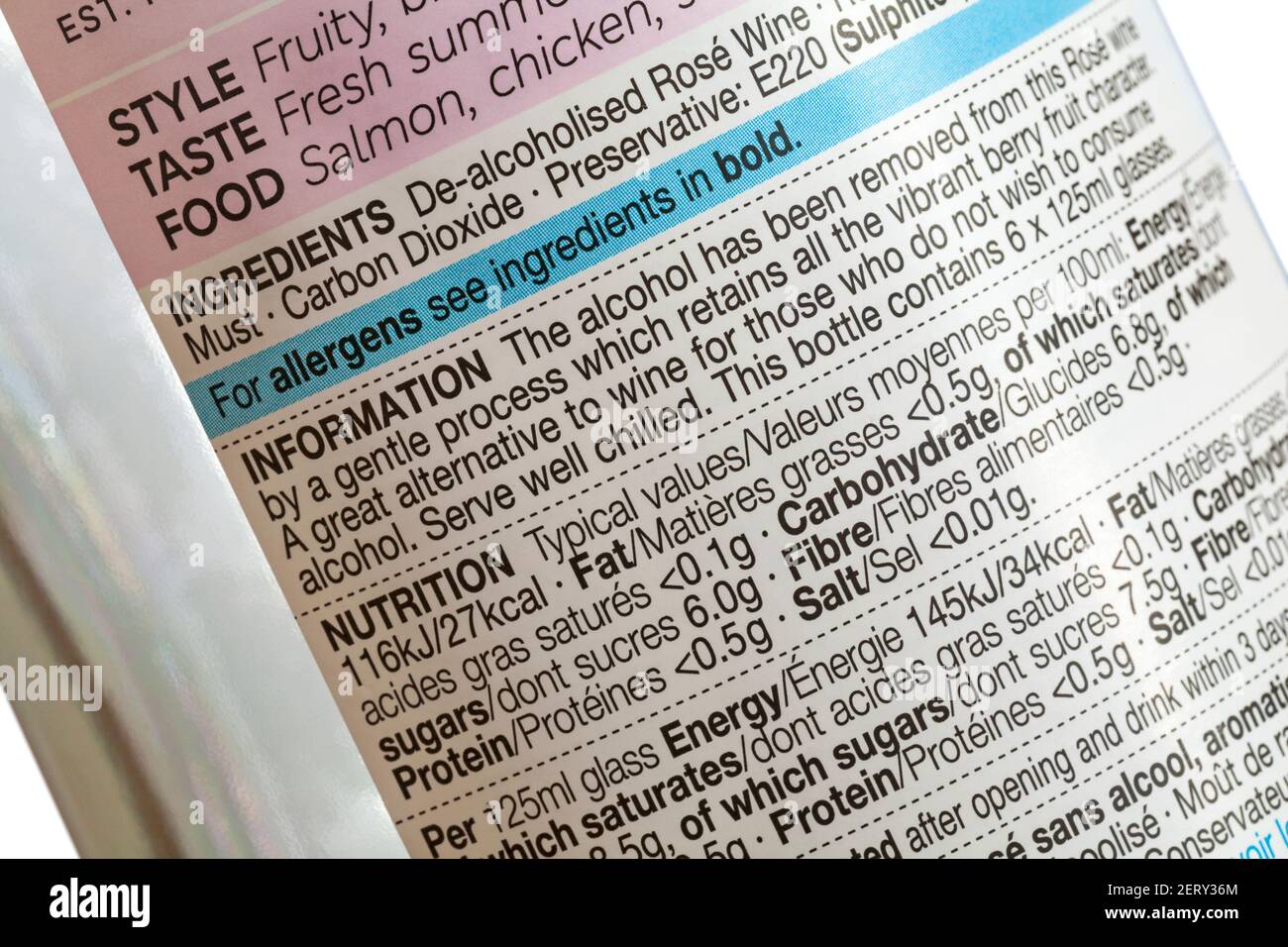 Informations sur l'étiquette de la bouteille de rose aromatisée sans alcool vin Banque D'Images