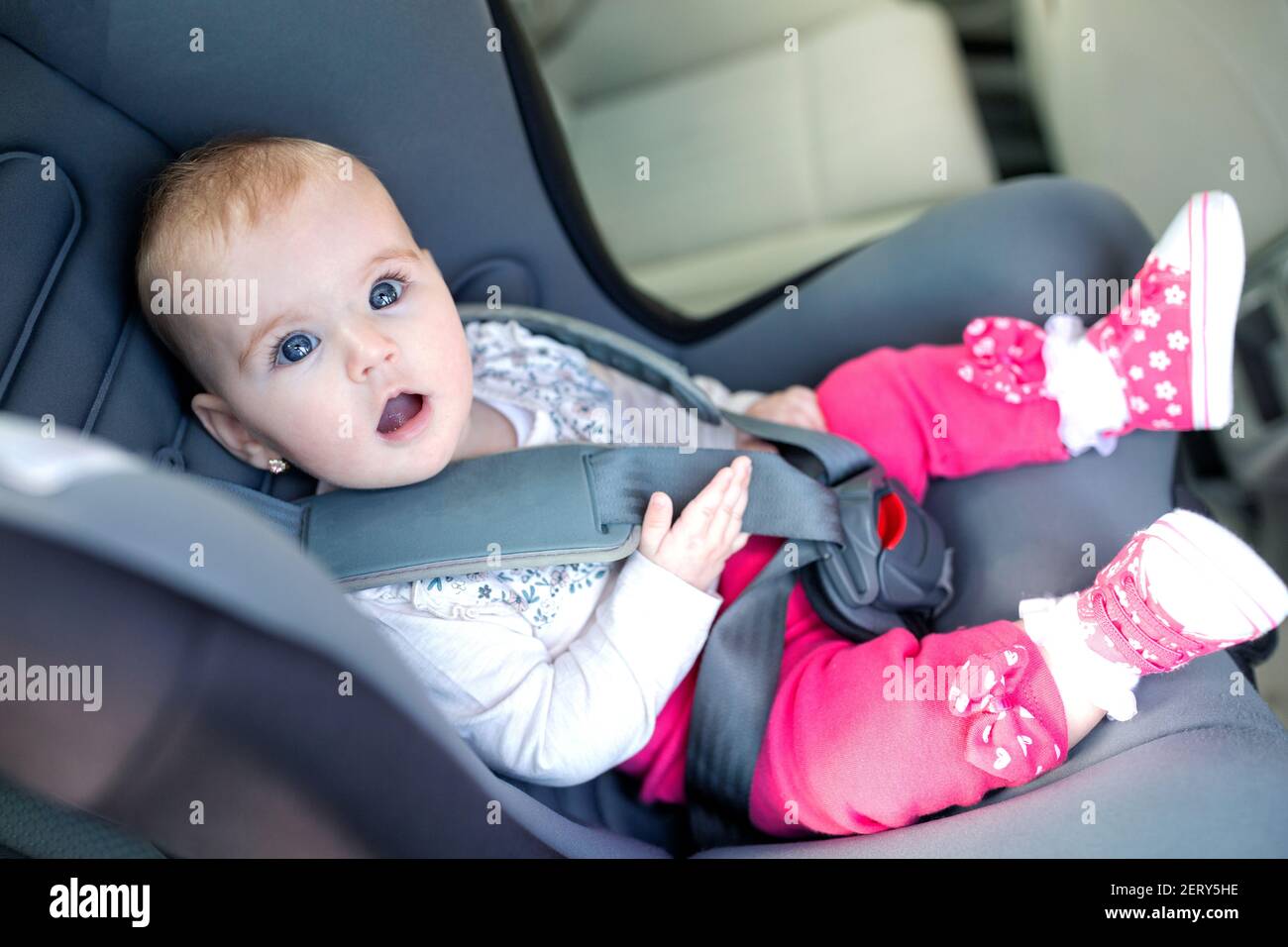 Salut Je Suis Un Petit Bebe Mignon C Est Ainsi Ravi De Vous Rencontrer Photo Stock Alamy