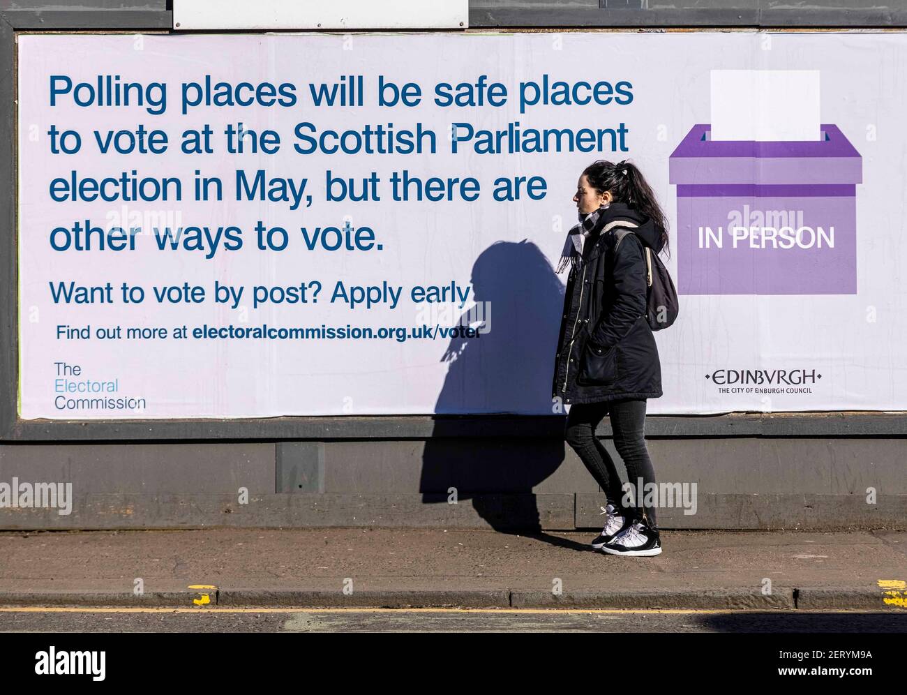 Edinburgh, Royaume-Uni . 01 mars 2021 en photo : le gouvernement écossais fera demain une déclaration ministérielle au Parlement écossais sur les prochaines élections parlementaires écossaises. Une campagne publicitaire montre les différentes façons de voter à l'élection. Crédit : Rich Dyson/Alay Live News Banque D'Images