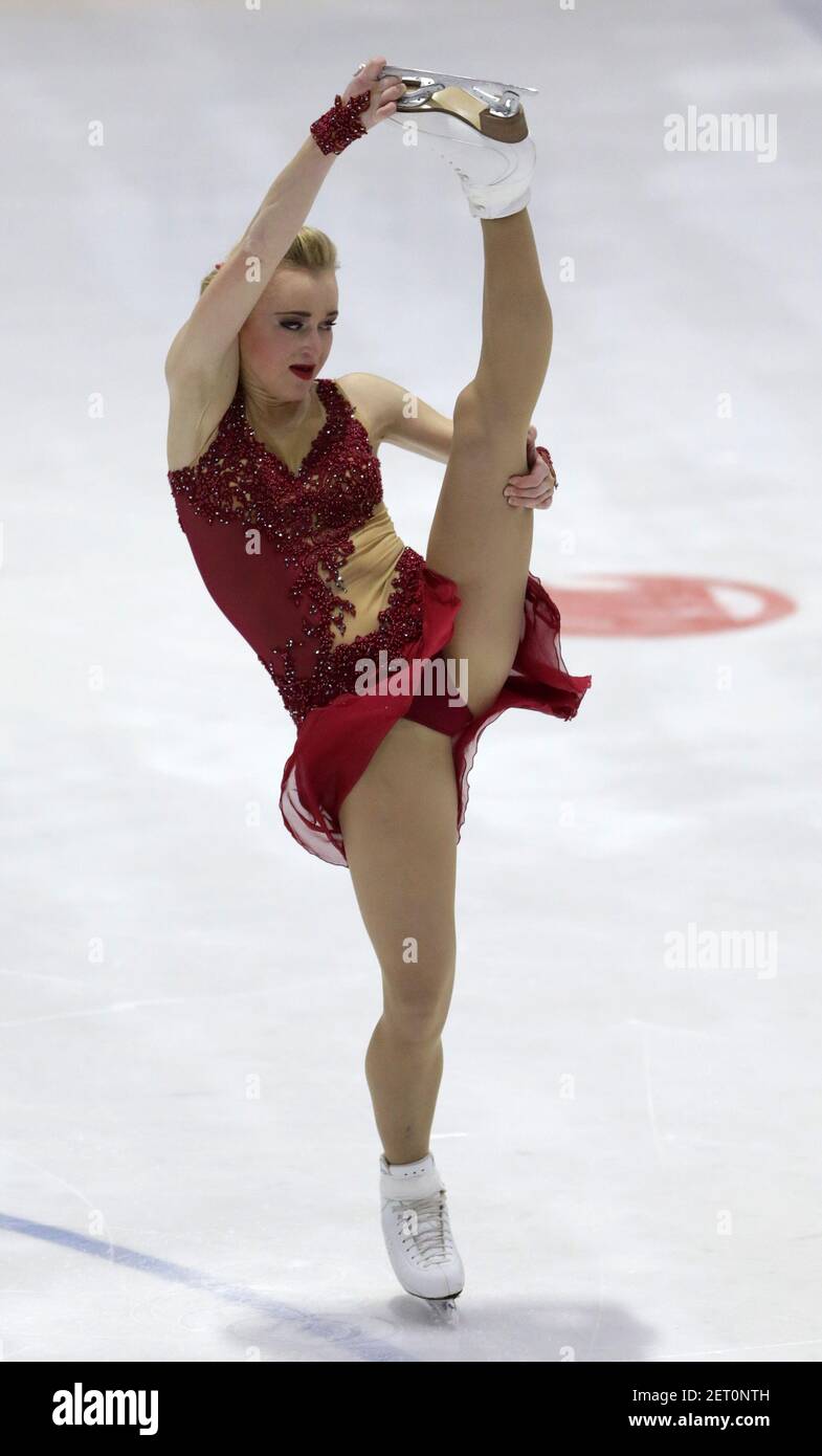 Sofia, Bulgarie - 28 février 2021 : Antonina Dubinina, de Serbie, se produit dans la catégorie de patinage gratuit senior féminin du Sofia Trophy International Banque D'Images