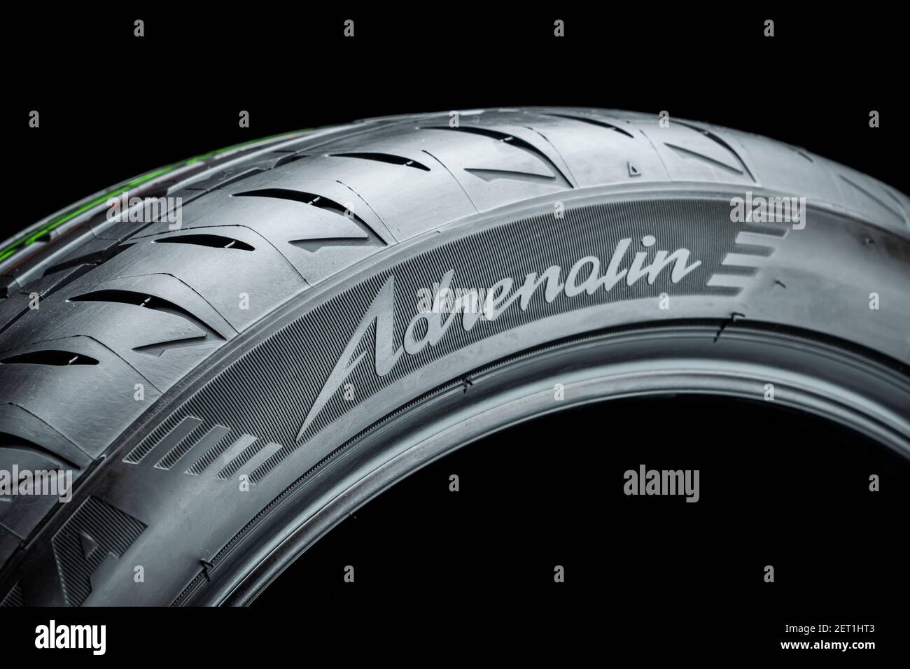 Nouveau modèle Bridgestone Potenza adrenaline re 004-nouveau pneu sport  sûr, logo sur le flanc Photo Stock - Alamy