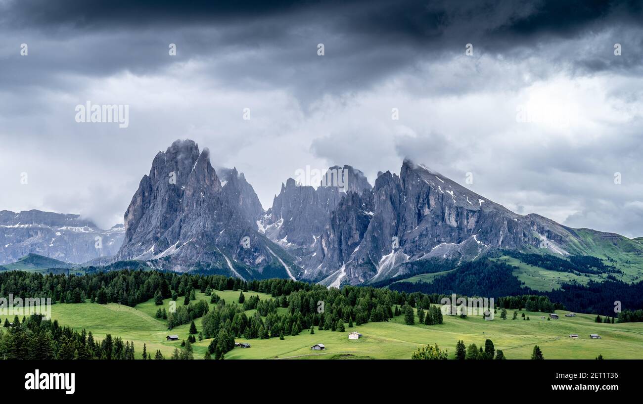 Scène typique de montagne dans les Alpes italiennes, Dolomites Banque D'Images