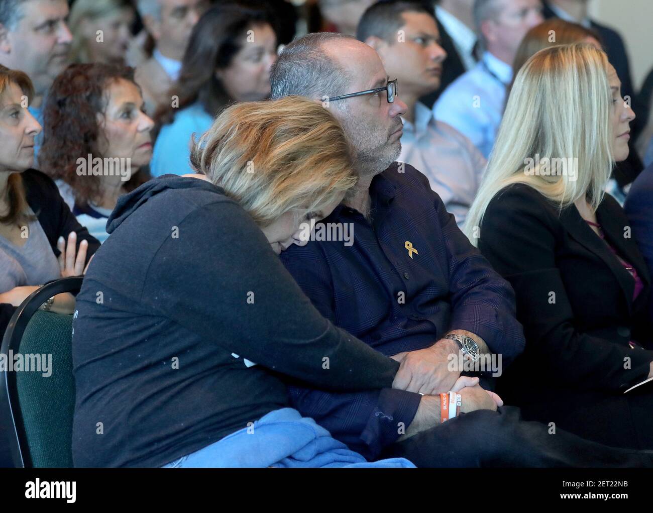 Jennifer et Fred Guttenberg, parents de la victime Jaime Guttenberg, écoutent les témoignages lors de la réunion de la Commission de sécurité publique de l'école secondaire Marjory Stoneman Douglas le jeudi 15 novembre 2018 à Sunrise, Floride (photo de Mike stocker/South Florida Sun-Sentinel/TNS/Sipa USA) Banque D'Images