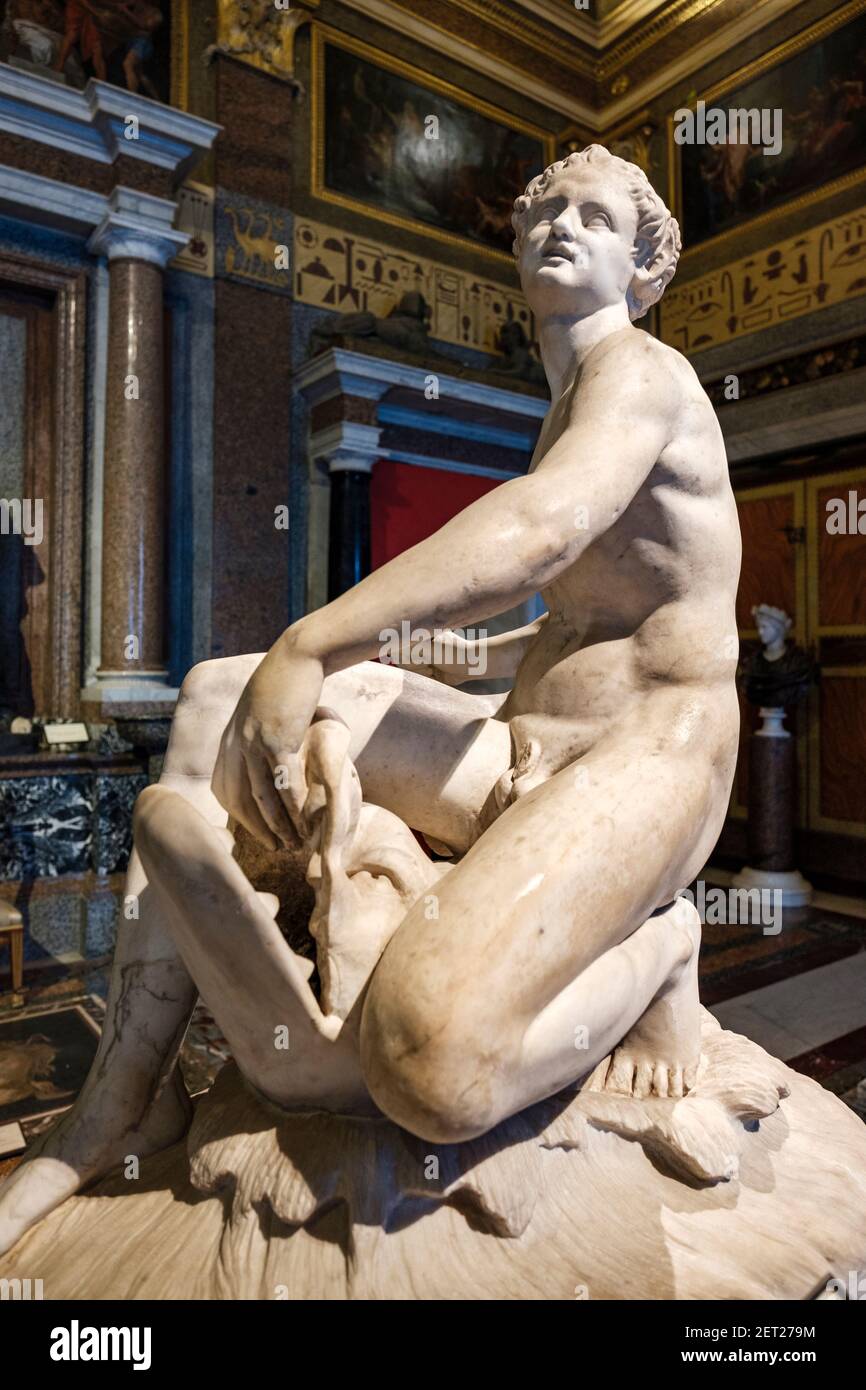 Art romain, Satiro su Delfino, Satyr Riding a Dolphin, statue en marbre figuratif, Musée de la Galleria Borghese, Rome, Italie Banque D'Images