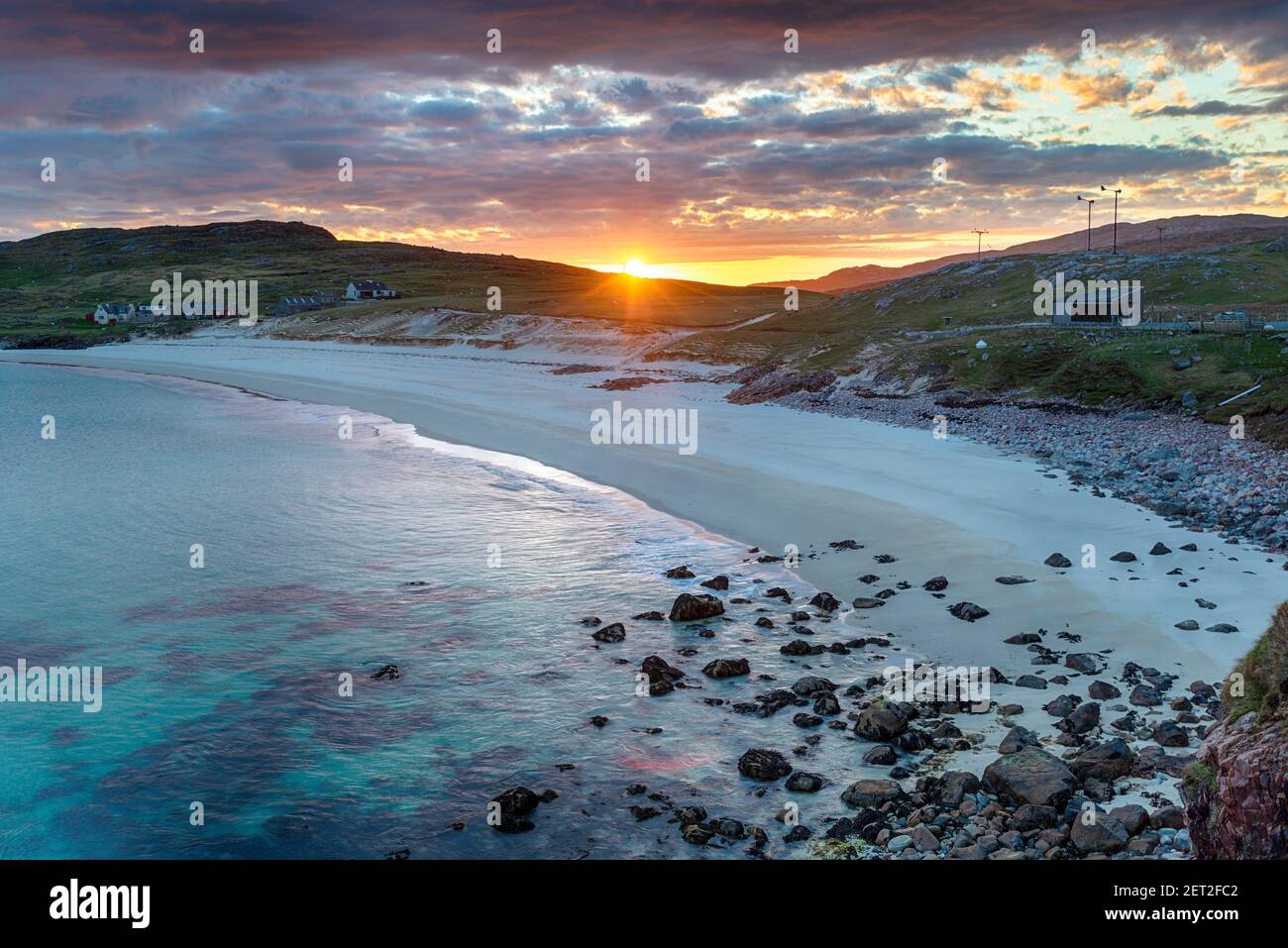 Magnifique coucher de soleil sur la plage de Hushinish sur l'île de Harris en Écosse Banque D'Images