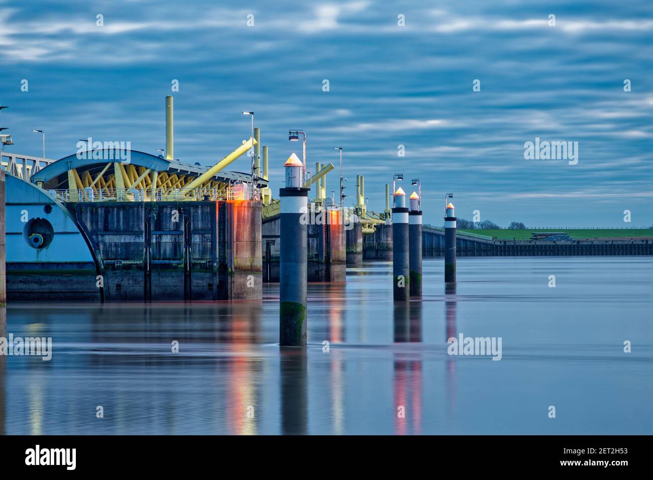 Barrière EMS à l'heure bleue, Gandersum, Basse-Saxe, Allemagne Banque D'Images
