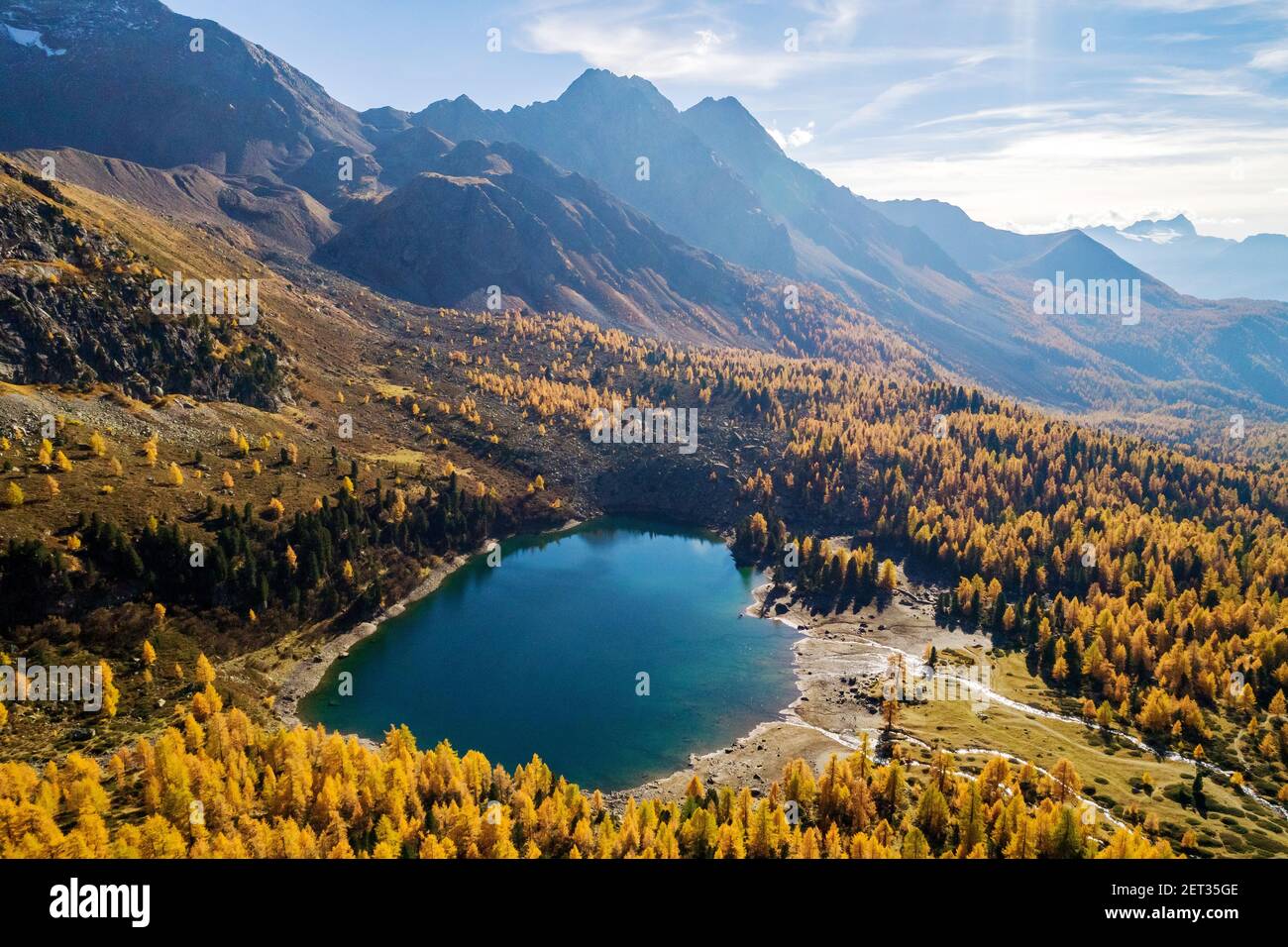 Suisse, Val di Campo, lac Purple, vue aérienne d'automne Banque D'Images