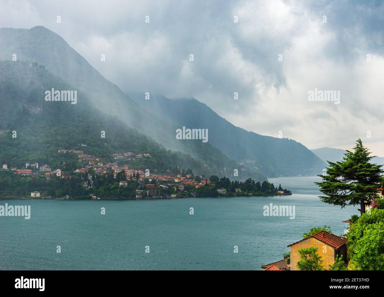 Lac de Côme Italie sous forte pluie Photo Stock - Alamy