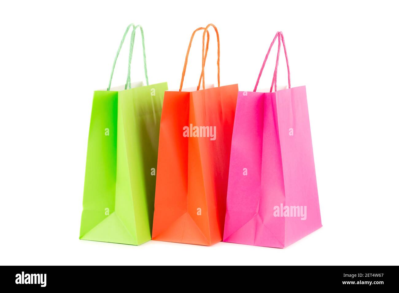 Des sacs de papier colorées isolé sur fond blanc. Banque D'Images