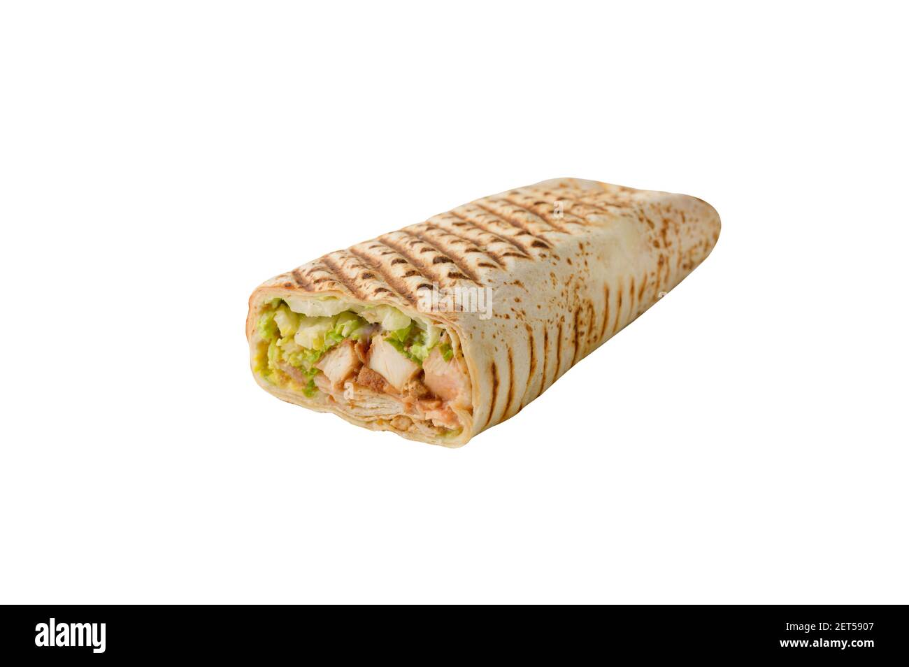 shawarma rempli de viande de poulet et de salade verte sur fond blanc isolé Banque D'Images