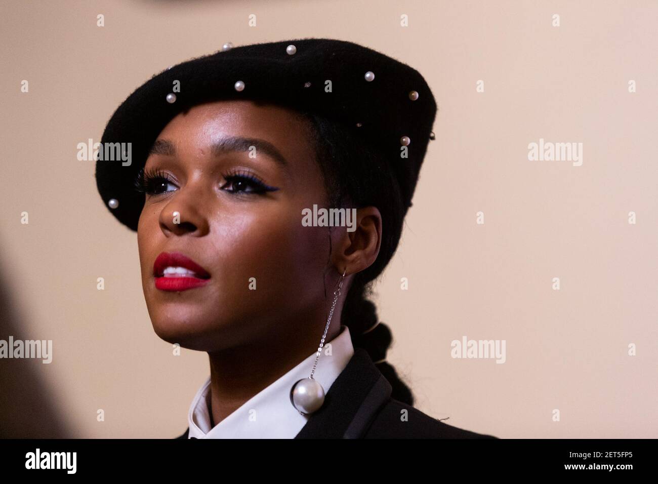 Janelle Monáe, chanteuse, compositrice, actrice, lauréate, Les arts de la scène, sur le tapis rouge lors du Smithsonian Magazine's American Ingenuity Awards 2018 au National Portrait Gallery, à Washington, D.C., le mercredi 5 décembre, 2018. (Photo de Cheriss May/Sipa USA) Banque D'Images