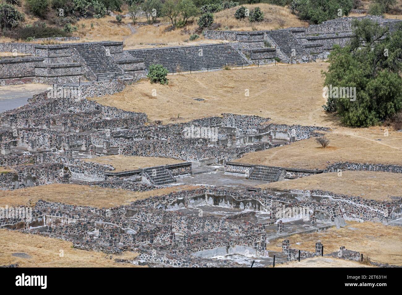 Ruines de l'ancienne ville de Teotihuacán, site archéologique des pyramides méso-américaines construites dans les Amériques pré-colombiennes au Mexique Banque D'Images