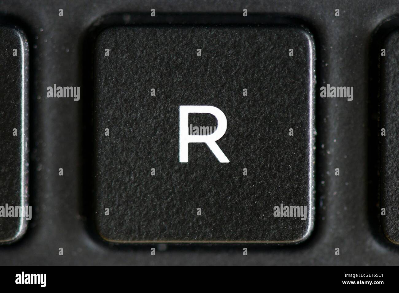 Touche R sur le clavier d'un ordinateur portable Banque D'Images