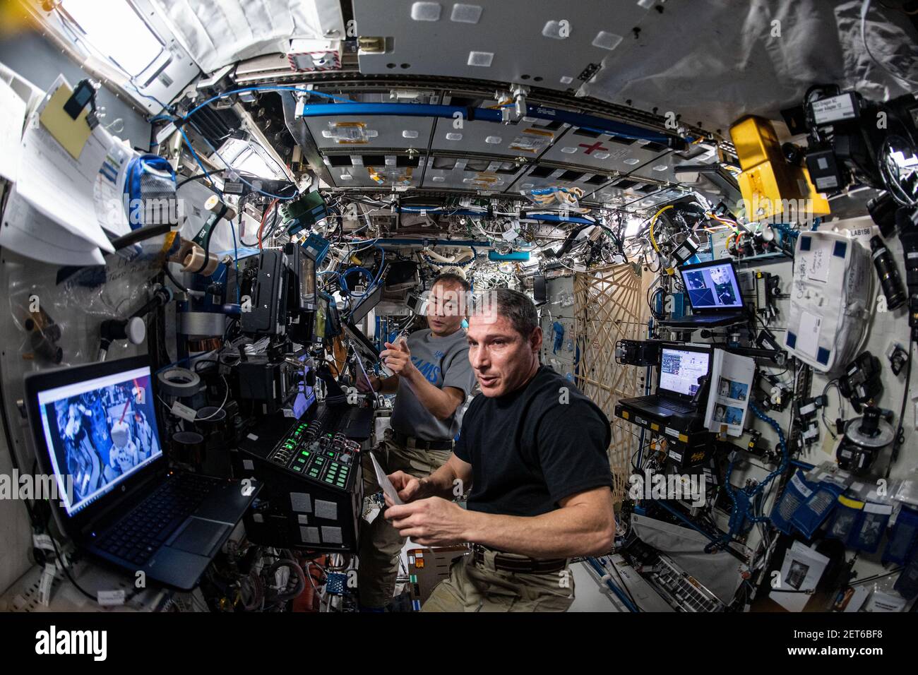 Expedition 64 Flight Engineers Michael Hopkins de la NASA et Soichi Noguchi de JAXA (Japan Aerospace exploration Agency), ISS, par NASA/DPA Banque D'Images