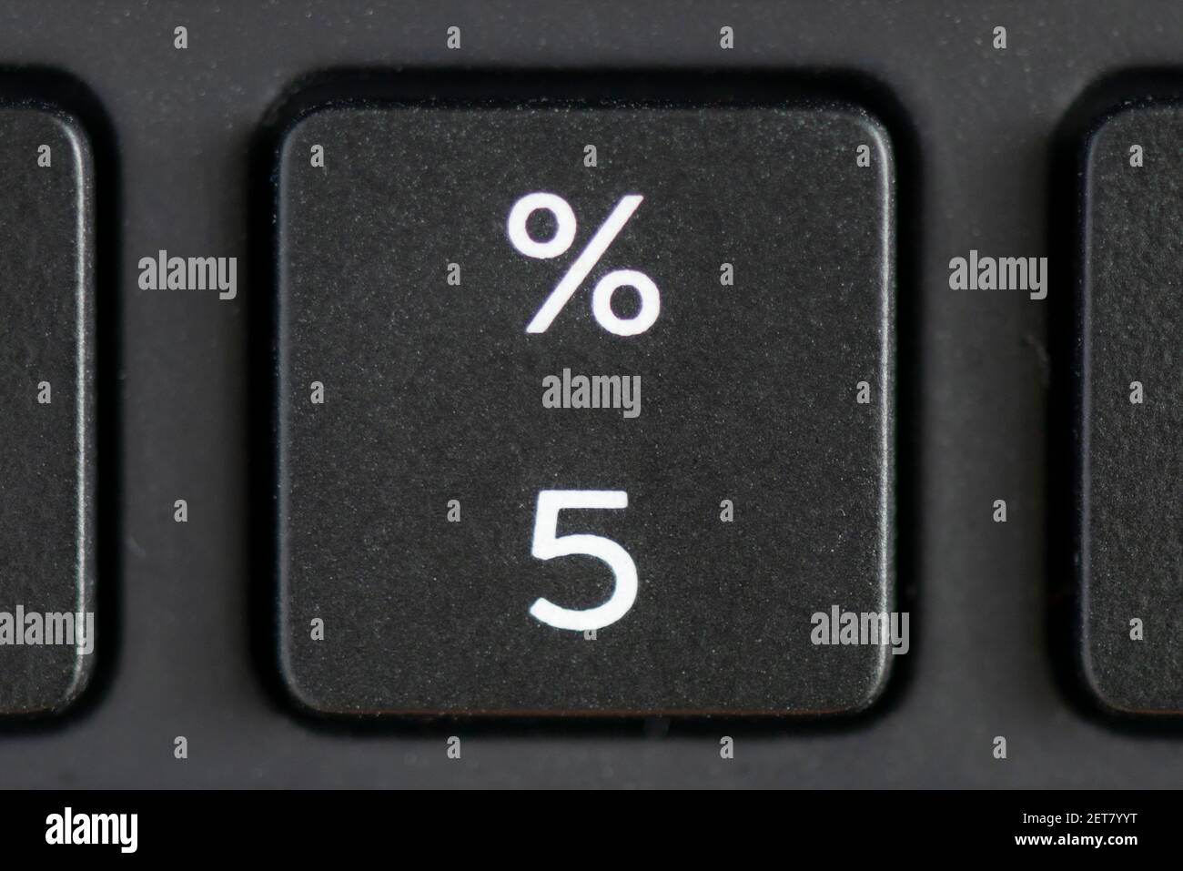 Le chiffre 5 et la touche de pourcentage sur un clavier d'ordinateur  portable Photo Stock - Alamy