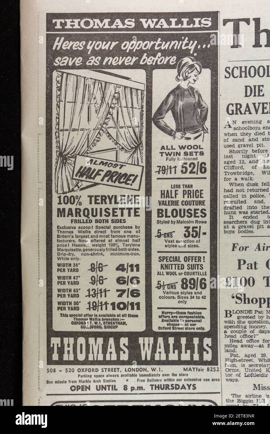 Publicité pour Thomas Wallis Department Store sur Oxford St (maintenant juste « Wallis »), dans le Evening News Newspaper (lundi 27 avril 1964), Londres, Royaume-Uni. Banque D'Images