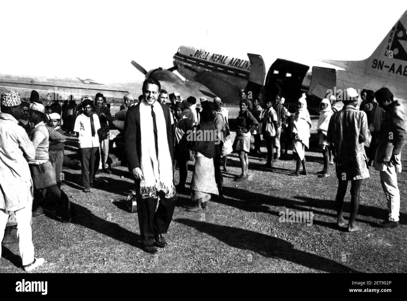 Le Directeur du corps de la paix, Sargent Shriver, arrive au Népal en 1964 - 030 NPL 042204-P00957. Banque D'Images
